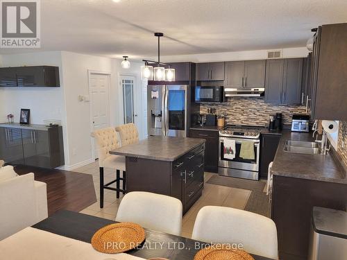 153 Winders Trail, Ingersoll, ON - Indoor Photo Showing Kitchen With Double Sink With Upgraded Kitchen