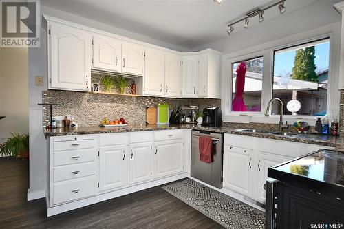 2525 15Th Avenue E, Prince Albert, SK - Indoor Photo Showing Kitchen With Double Sink