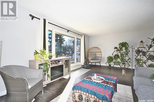 2525 15Th Avenue E, Prince Albert, SK - Indoor Photo Showing Living Room