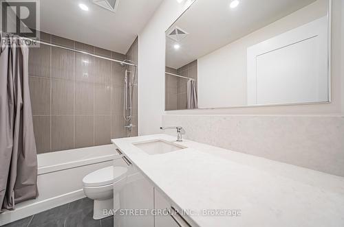 1502 - 28 Freeland Street, Toronto, ON - Indoor Photo Showing Bathroom