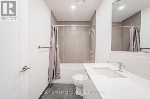 1502 - 28 Freeland Street, Toronto, ON - Indoor Photo Showing Bathroom