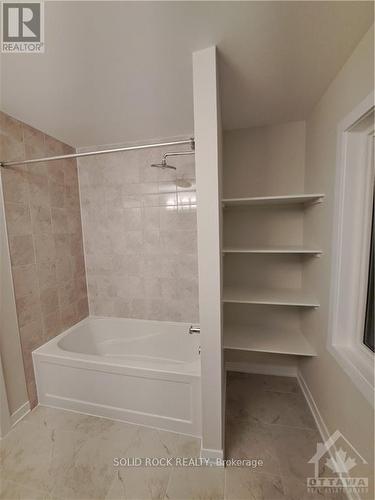 513 Marcato Lane, Ottawa, ON - Indoor Photo Showing Bathroom