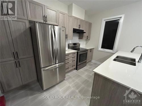 513 Marcato Lane, Ottawa, ON - Indoor Photo Showing Kitchen With Double Sink