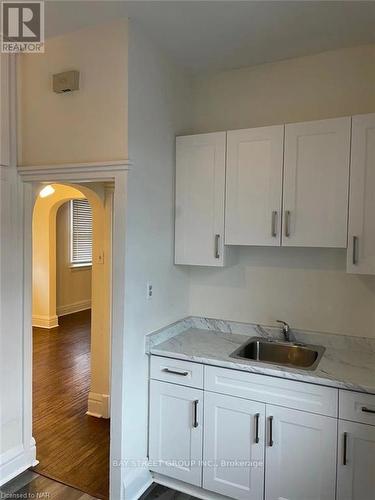 134 Martindale Road, St. Catharines (453 - Grapeview), ON - Indoor Photo Showing Kitchen