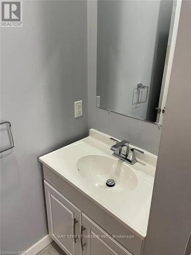 134 Martindale Road, St. Catharines (453 - Grapeview), ON - Indoor Photo Showing Bathroom