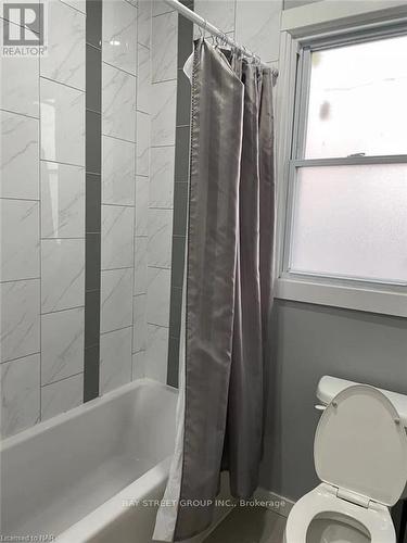 134 Martindale Road, St. Catharines (453 - Grapeview), ON - Indoor Photo Showing Bathroom