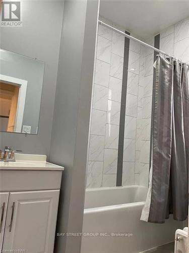 134 Martindale Road, St. Catharines (453 - Grapeview), ON - Indoor Photo Showing Bathroom