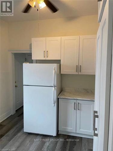 134 Martindale Road, St. Catharines (453 - Grapeview), ON - Indoor Photo Showing Kitchen