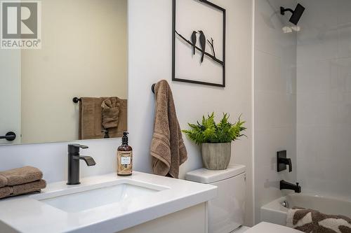 514 Victoria Street Unit# 405, Nelson, BC - Indoor Photo Showing Bathroom