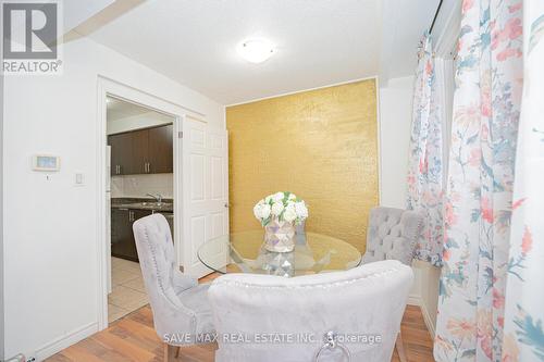 31 - 400 Mississauga Valley Boulevard, Mississauga, ON - Indoor Photo Showing Dining Room