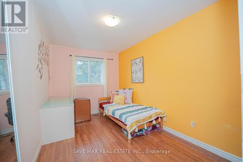 31 - 400 Mississauga Valley Boulevard, Mississauga, ON - Indoor Photo Showing Bedroom