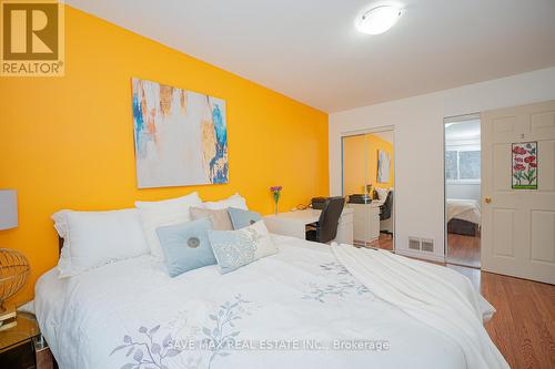 31 - 400 Mississauga Valley Boulevard, Mississauga, ON - Indoor Photo Showing Bedroom