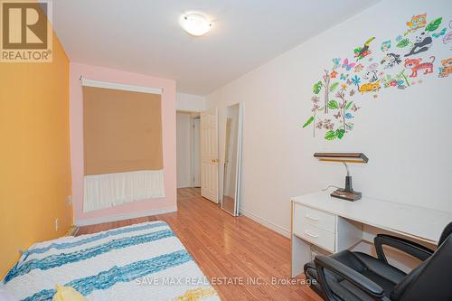 31 - 400 Mississauga Valley Boulevard, Mississauga, ON - Indoor Photo Showing Bedroom