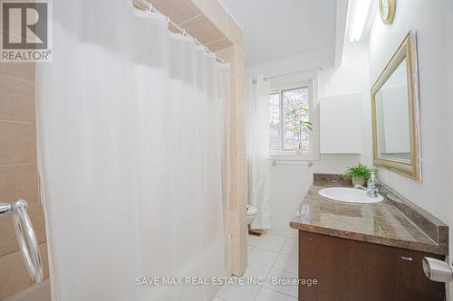 31 - 400 Mississauga Valley Boulevard, Mississauga, ON - Indoor Photo Showing Bathroom