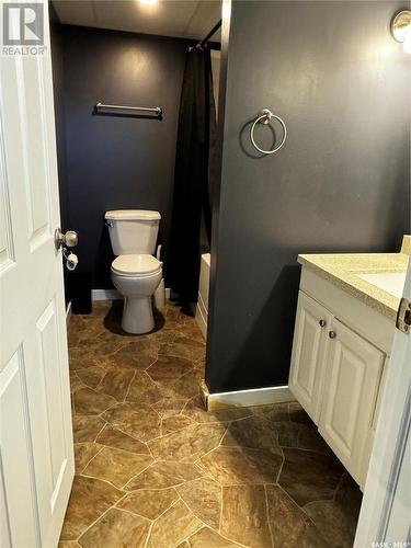 502 Main Street, Lampman, SK - Indoor Photo Showing Bathroom