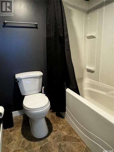 502 Main Street, Lampman, SK - Indoor Photo Showing Bathroom