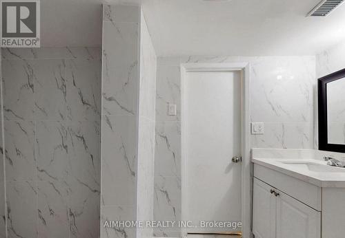 125 Roxanne Crescent, Toronto, ON - Indoor Photo Showing Bathroom