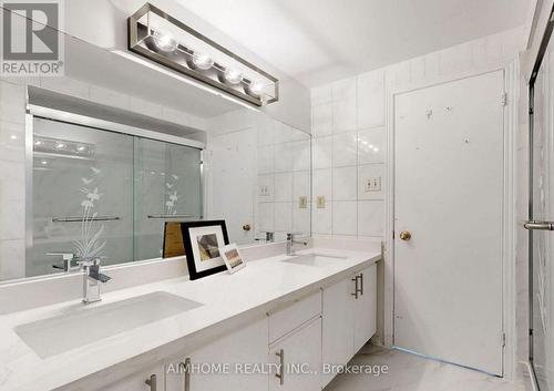 125 Roxanne Crescent, Toronto, ON - Indoor Photo Showing Bathroom