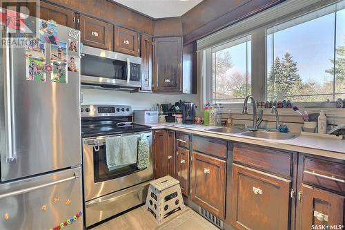 358 Rodenbush Drive, Regina, SK - Indoor Photo Showing Kitchen With Double Sink