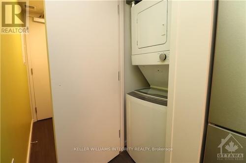 2115 - 105 Champagne Avenue S, Ottawa, ON - Indoor Photo Showing Laundry Room