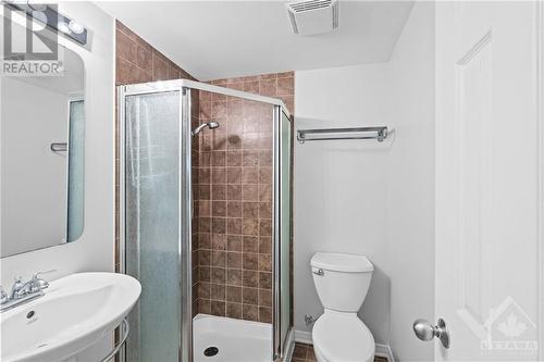 104 Bloomingdale Street, Ottawa, ON - Indoor Photo Showing Bathroom