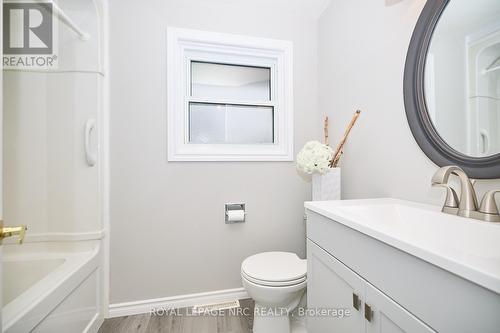 7405 Susan Crescent, Niagara Falls (220 - Oldfield), ON - Indoor Photo Showing Bathroom