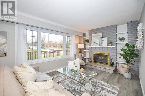 7405 Susan Crescent, Niagara Falls (220 - Oldfield), ON - Indoor Photo Showing Living Room With Fireplace