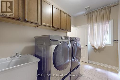 9 Casa Nova Drive, Vaughan, ON - Indoor Photo Showing Laundry Room