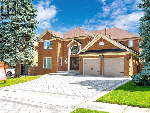 805 Lockwood Circle, Newmarket, ON - Outdoor With Facade