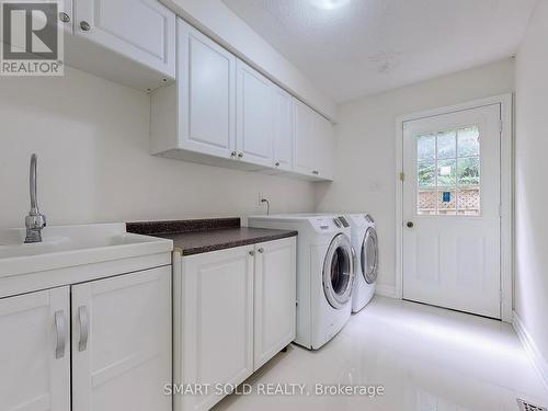 805 Lockwood Circle, Newmarket, ON - Indoor Photo Showing Laundry Room