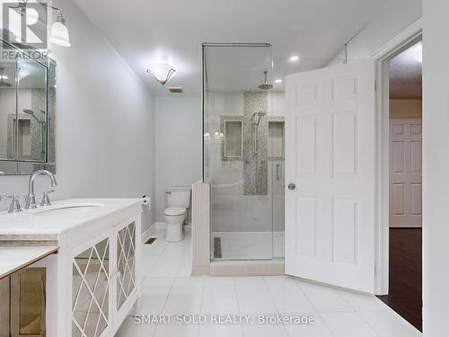 805 Lockwood Circle, Newmarket, ON - Indoor Photo Showing Bathroom