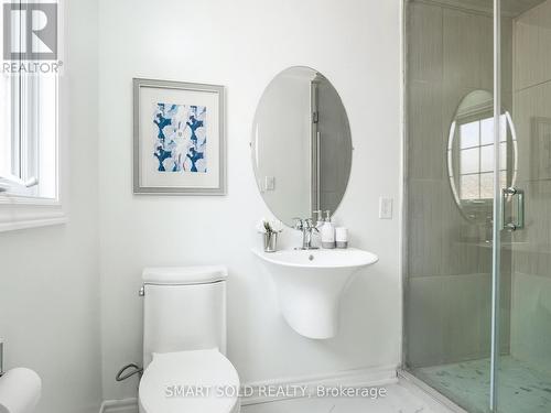 805 Lockwood Circle, Newmarket, ON - Indoor Photo Showing Bathroom