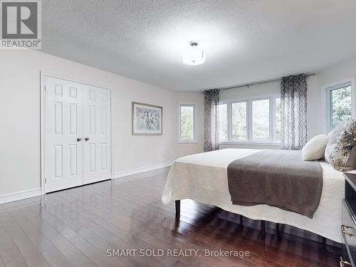 805 Lockwood Circle, Newmarket, ON - Indoor Photo Showing Bedroom