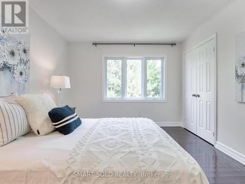 805 Lockwood Circle, Newmarket, ON - Indoor Photo Showing Bedroom