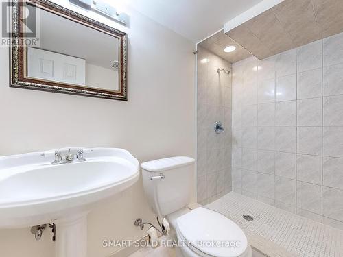 805 Lockwood Circle, Newmarket, ON - Indoor Photo Showing Bathroom