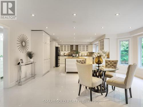 805 Lockwood Circle, Newmarket, ON - Indoor Photo Showing Dining Room