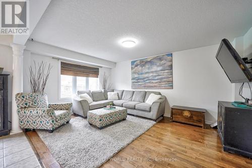 58 Sovereigns Gate, Barrie, ON - Indoor Photo Showing Living Room