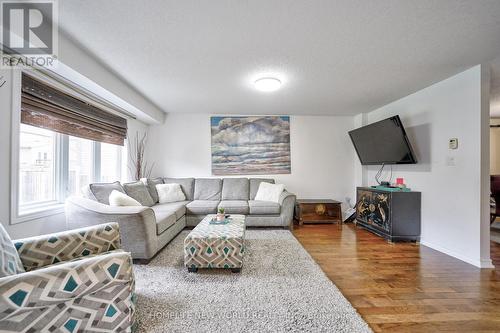 58 Sovereigns Gate, Barrie, ON - Indoor Photo Showing Living Room