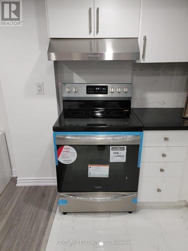 103 Native Lane, Brampton, ON - Indoor Photo Showing Kitchen