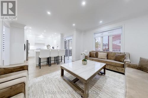 5 Haviland Circle, Brampton, ON - Indoor Photo Showing Living Room