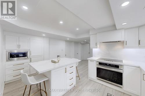 5 Haviland Circle, Brampton, ON - Indoor Photo Showing Kitchen With Upgraded Kitchen