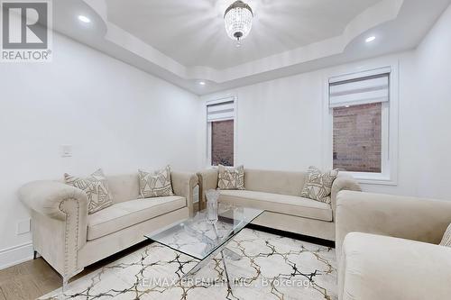 5 Haviland Circle, Brampton, ON - Indoor Photo Showing Living Room