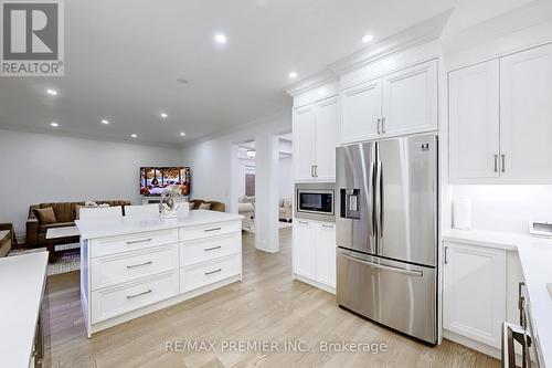 5 Haviland Circle, Brampton, ON - Indoor Photo Showing Kitchen