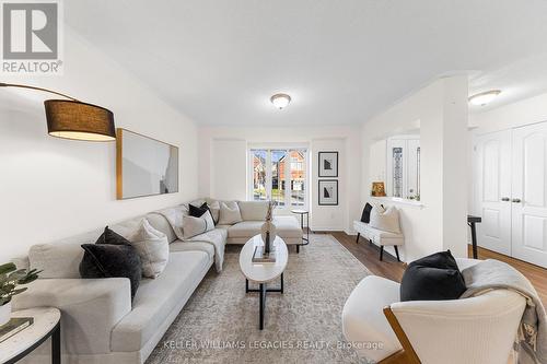 699 Mccue Drive, Oshawa, ON - Indoor Photo Showing Living Room