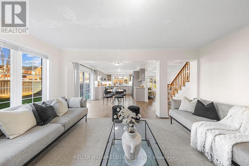 699 Mccue Drive, Oshawa, ON - Indoor Photo Showing Living Room