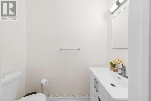 699 Mccue Drive, Oshawa, ON - Indoor Photo Showing Bathroom