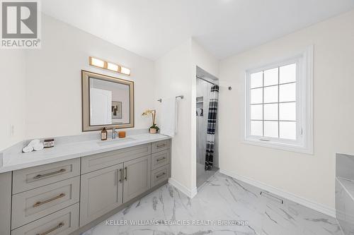 699 Mccue Drive, Oshawa, ON - Indoor Photo Showing Bathroom