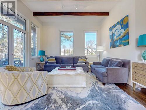 106 Plater Street, Blue Mountains, ON - Indoor Photo Showing Living Room