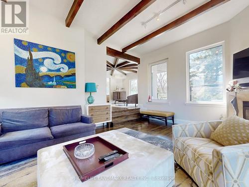 106 Plater Street, Blue Mountains, ON - Indoor Photo Showing Living Room