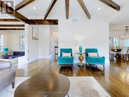 106 Plater Street, Blue Mountains, ON - Indoor Photo Showing Living Room